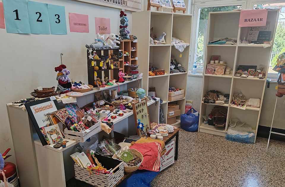 FOTO: Proizvodi iz Latinske Amerike i Španije na humanitarnom bazaru u Isidorinoj gimnaziji