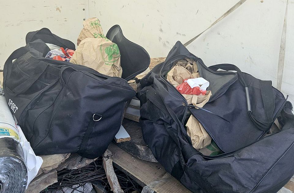 U auto-prikolici u Rumenki držali 20 kilograma marihuane 