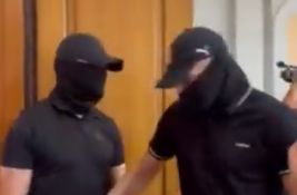 FOTO, VIDEO: Skupština Zaječara nikako da počne, problem - privatno obezbeđenje i maskirani muškarci