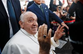 Papa Franja izašao iz bolnice