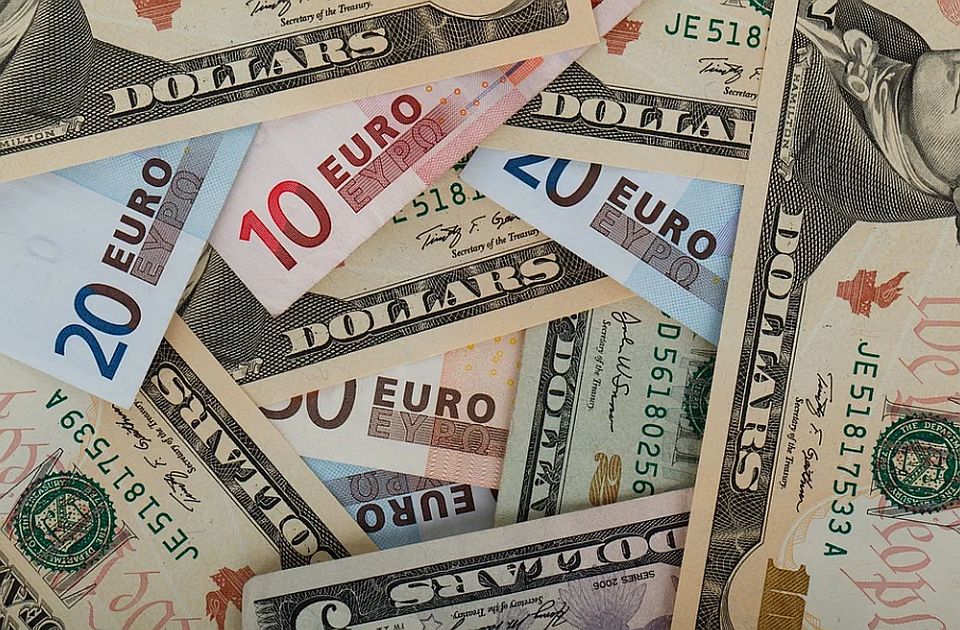 Vrednost evra i dolara ista prvi put u 20 godina: Kako će to uticati na Srbiju?
