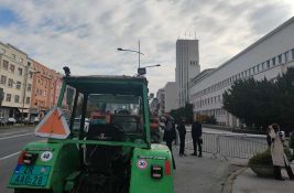 Nastavlja se dvodnevni protest poljoprivrednika u Novom Sadu: Na drugoj lokaciji uz podršku maturanata