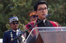 Trebalo da održi govor narodu, a umesto toga - predsednik Madagaskara pobegao iz zemlje