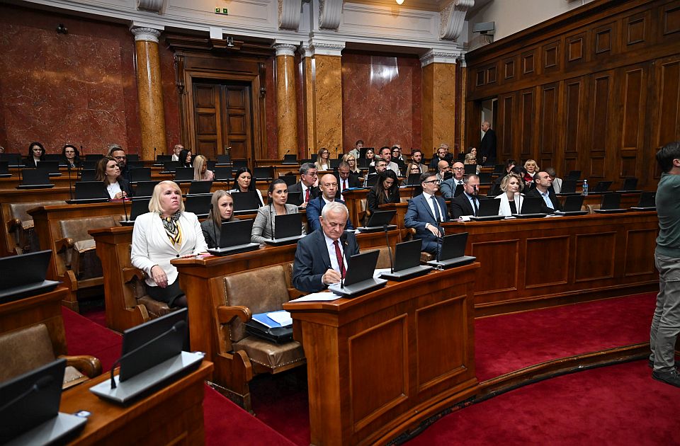 Skupština Srbije nastavlja zasedanje započeto 7. oktobra: Rasprava o amandmanima na osam zakona Skupština Srbije nastavlja zasedanje započeto 7. oktobra: Rasprava o amandmanima na osam zakona