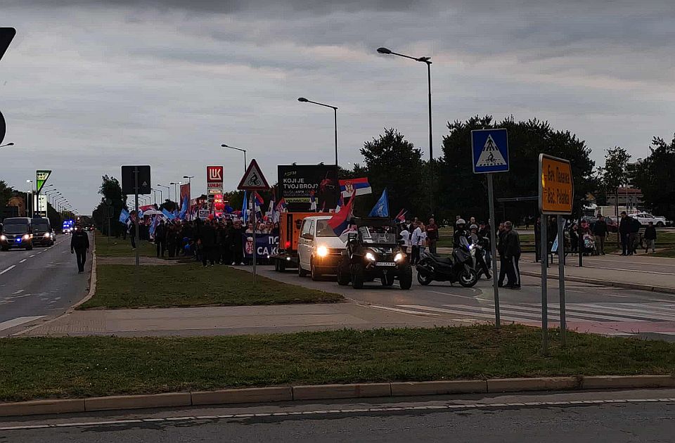 Jadna SNS maskarada na Detelinari