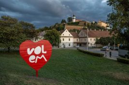 Najstarijima uzimali i po 4.000 dinara za prijavu za turističke vaučere - koja je inače besplatna