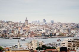 Urušila se sedmospratnica u Istanbulu: Najmanje sedam osoba zarobljeno ispod ruševina