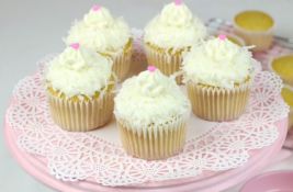 VIDEO: Kremasti kokos kapkejkovi - kokosasta ljubav na prvi zalogaj