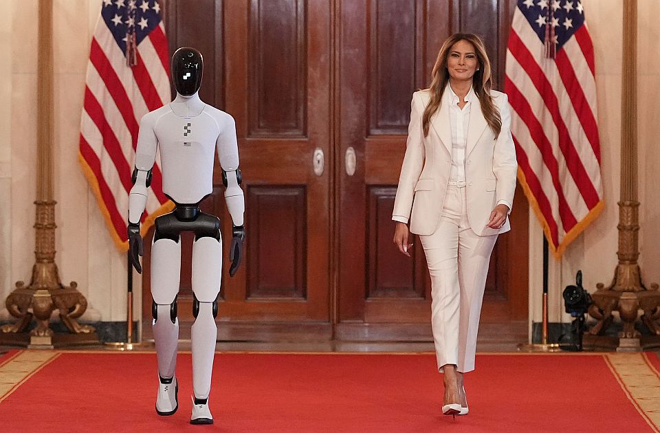 VIDEO: Melanija Tramp i humanoidni robot u Beloj kući 