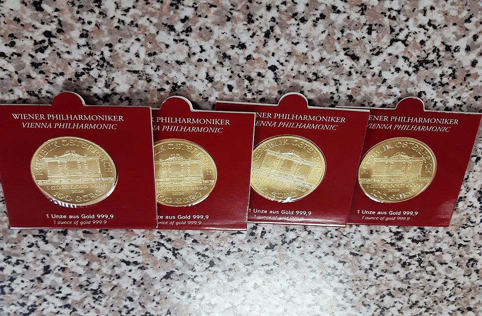 FOTO: Na Batrovcu zaplenjeno šest zlatnika Bečke filharmonije vrednih tri miliona dinara