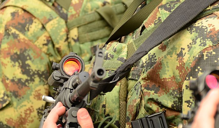 Vučić: Vojnici sledeće godine mogu da očekuju dodatno uvećanje plata