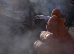 Čak 37 odsto odraslih puši, svaki sedmi osnovac zapali cigaretu