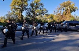 FOTO, VIDEO: Na Šodroš stigla policija u opremi za razbijanje demonstracija