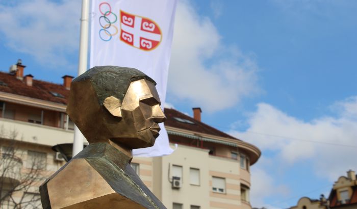 FOTO: Otkrivena spomen-bista Momčila Tapavice - "Bio je kao Lun, kralj ponoći"