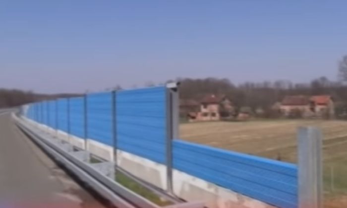 Republika Srpska: Kradu panele sa autoputa da pokriju svinjce i kokošinjce