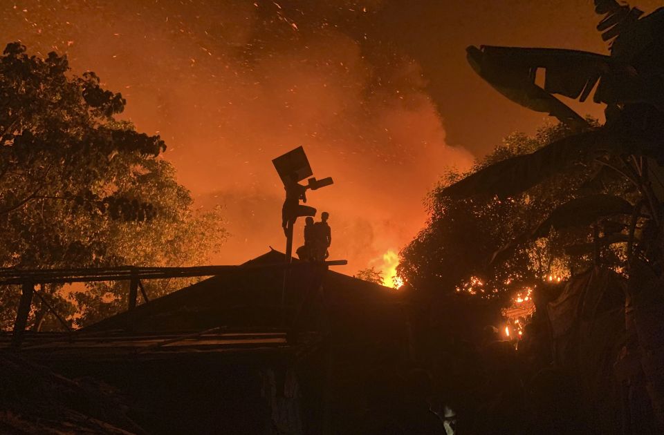 Požar u kampu u Bangladešu: Hiljade izbeglica ostalo bez utočišta