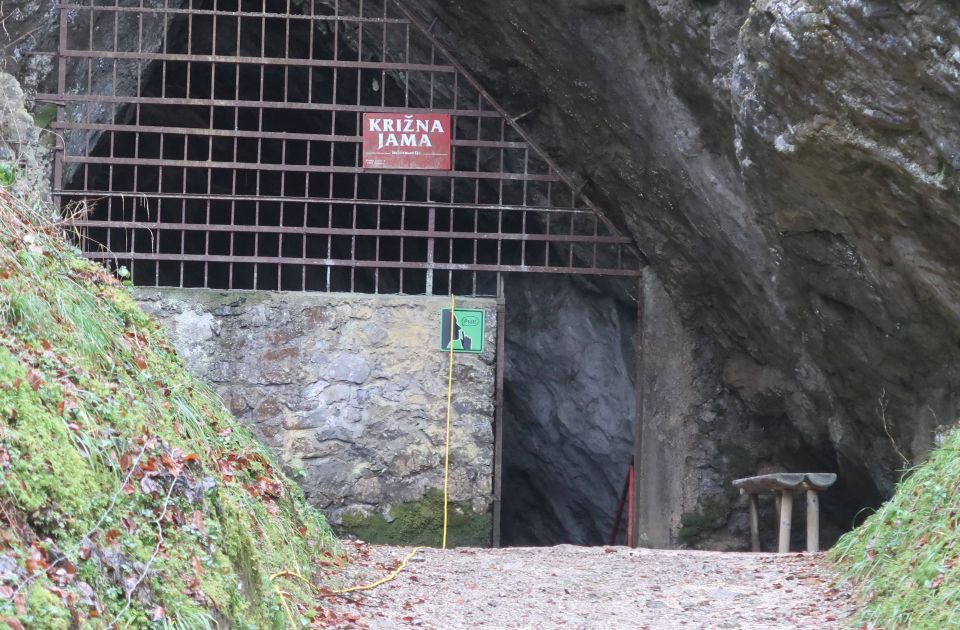 Petoro zarobljeno u pećini u Sloveniji: Ne mogu da izađu dok ne opadne nivo vode