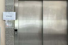 Novosađani se žale na lift u Dečijoj bolnici, uprava ne odgovara na pitanja