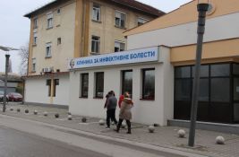 Pacov ujeo servirku na Klinici za infektivne bolesti u Novom Sadu, deo bolnice zatvoren