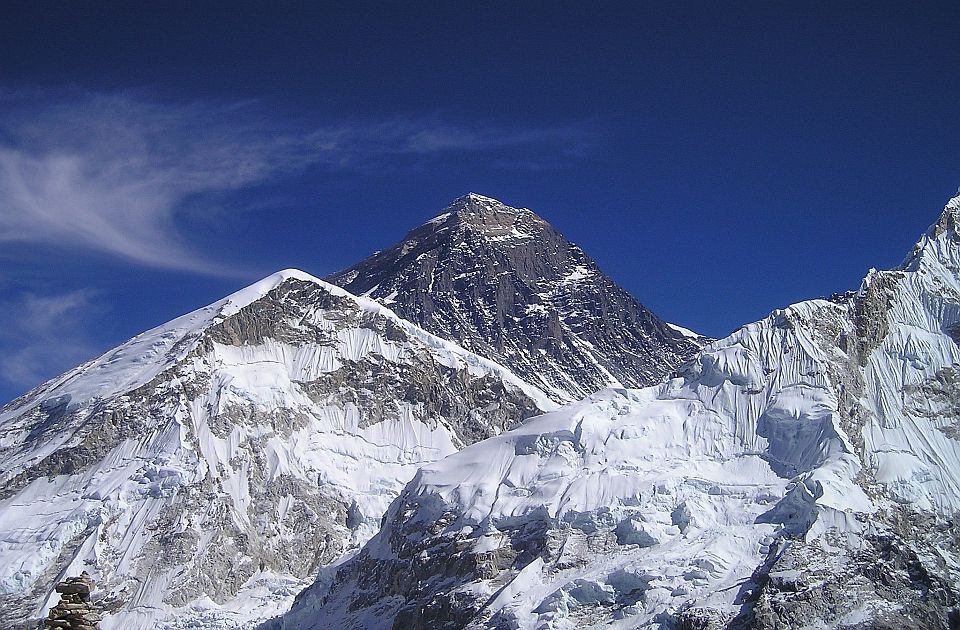 Oboren rekord: Na Mont Everest se u jednom danu popelo 274 planinara