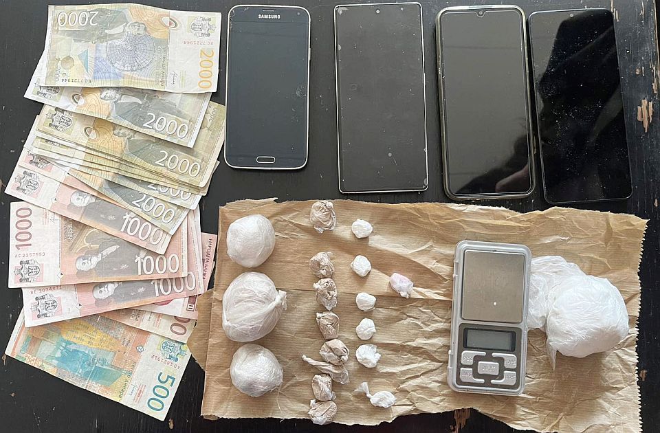FOTO: Trojica uhapšena u Beogradu zbog heroina, amfetamina, kokaina...