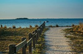 Prevrnuo se brod u blizini Floride, dve osobe poginule