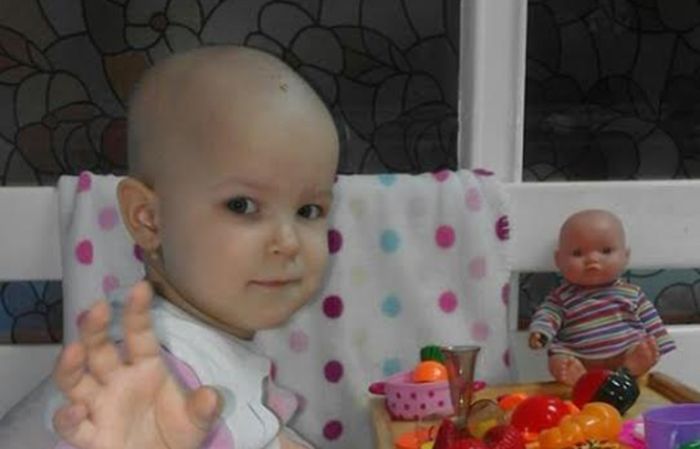 Posetioci Štranda danas pomažu lečenje male Mione Kojadinović obolele od leukemije