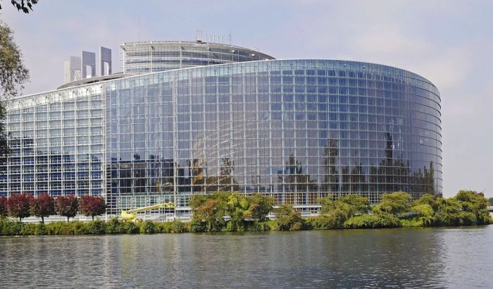Evropski parlament upozorava da lažne vesti otežavaju borbu protiv virusa korona