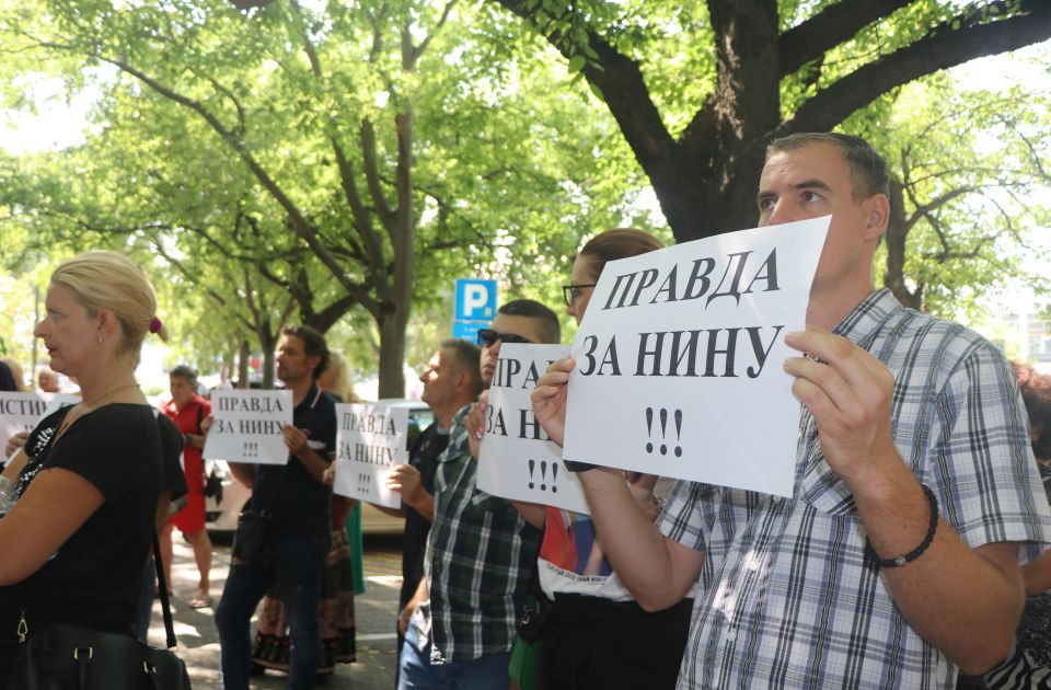 VIDEO, FOTO: Građani ispred suda tražili "Pravdu za Ninu", tragično nastradalu devojku