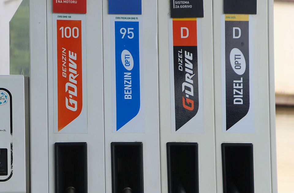 Pojeftinili dizel i benzin, ovo su cene goriva za narednih sedam dana