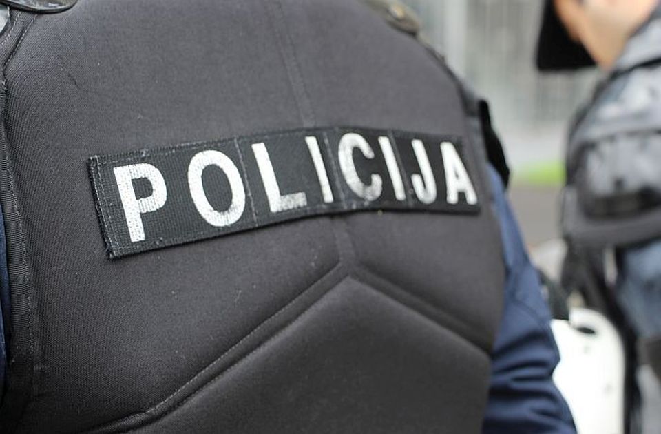 Maloletnik pretukao i pokrao ženu u njenoj kući u Bačkoj Palanci, istog dana je uhapšen
