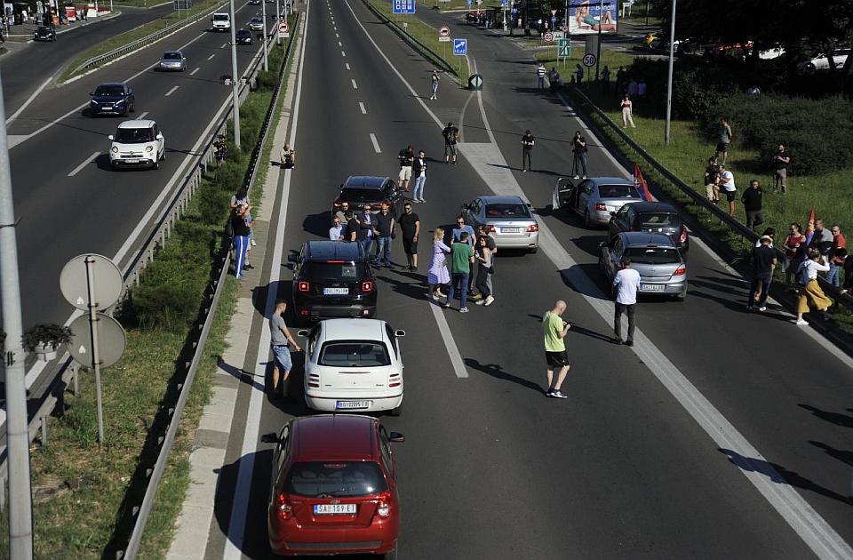 UŽIVO VIDEO Protest “Srbija protiv nasilja”: Blokirana traka auto-puta kod Sava centra