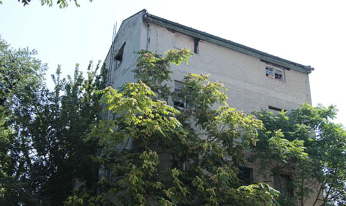 Ruinirana zgrada fabrike "Albus" u Radničkoj biće srušena