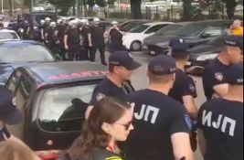 VIDEO: Burno u beogradskoj opštini Voždovac: Četiri člana Zborova građana privedena, pa puštena
