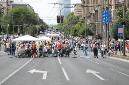 Protest i blokada ispred Vlade Srbije ušli u drugi dan: Okupljeni ne odustaju do ispunjenja zahteva