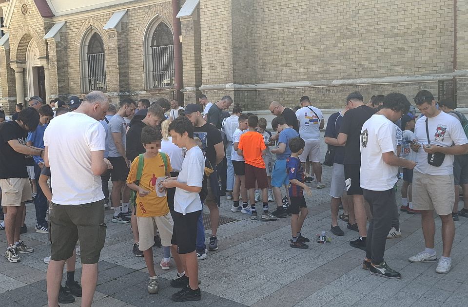Nestašica sličica u Novom Sadu: Menjažom u Porti do popunjenog albuma