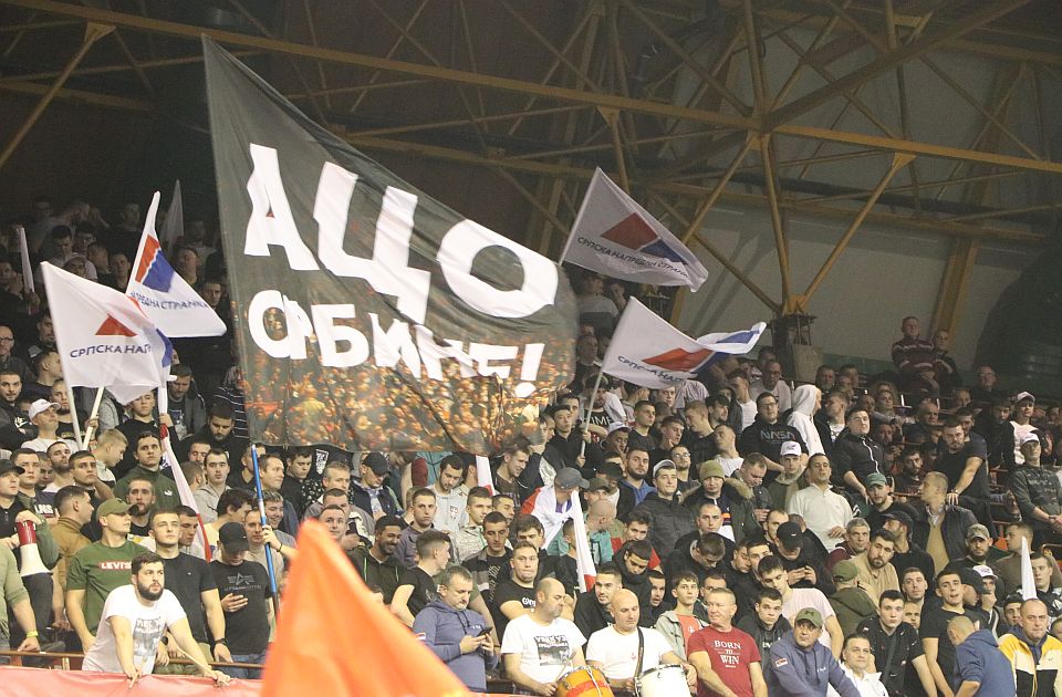 Evo kako možete pomoći devojčici koja je morala na miting SNS, pa se vratila u kuću bez struje