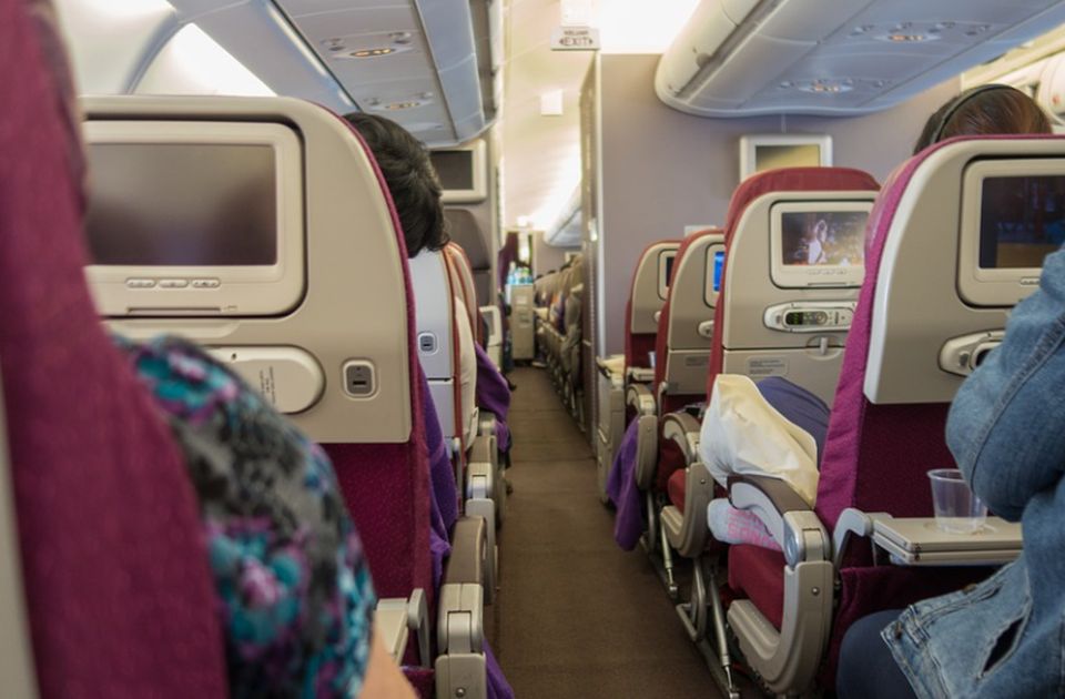  Dve putnice dobile rekordne kazne zbog ponašanja u avionu: "Ne ponašajte se kretenski"