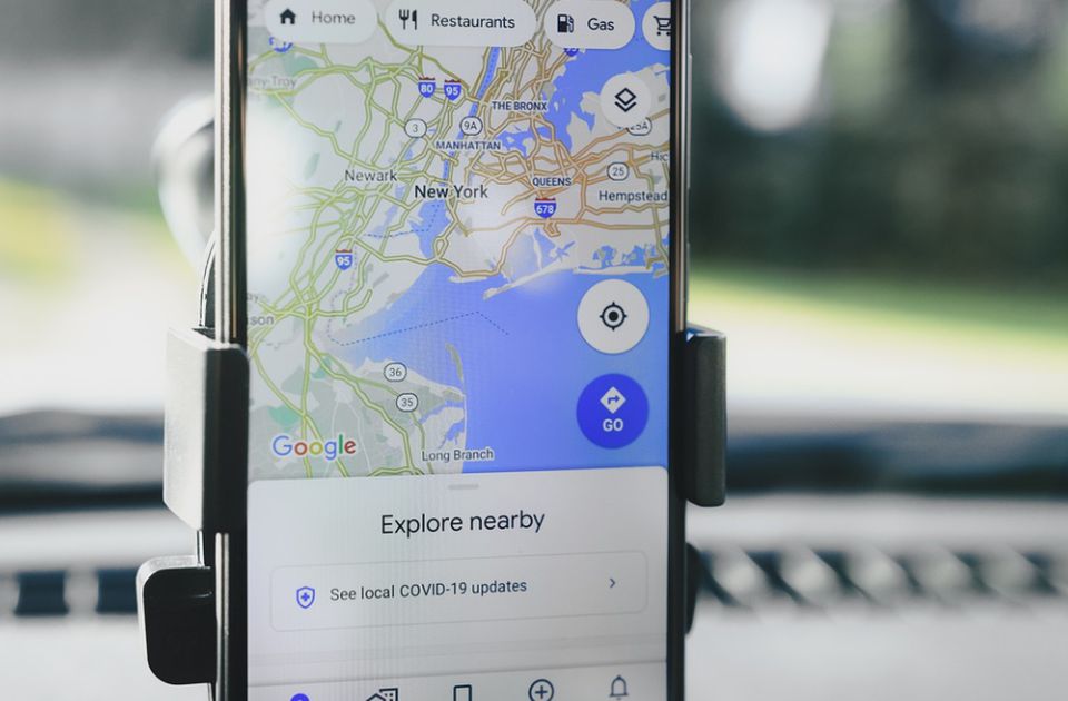 Gugl Maps će prikazivati semafore i znak "stop"