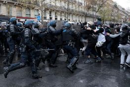 FOTO: Na protestu u Parizu uhapšeno više od stotinu demonstranata