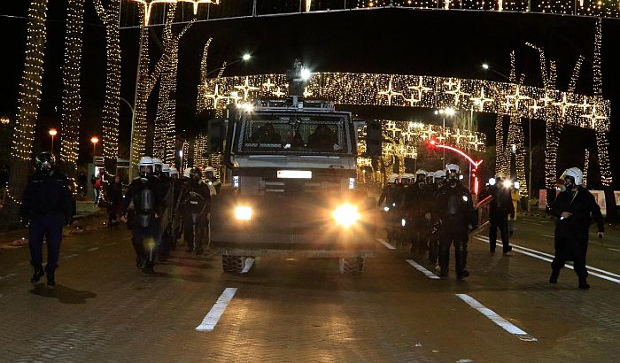Organizator protesta u Tirani pobegao na Kosovo pogrebnim vozilom