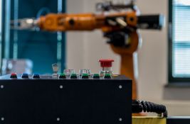 Kina vodi u robotizaciji fabrika - SAD zaostaje