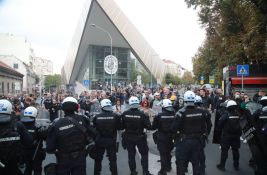 VIDEO Privođenje kod RTS-a, kolonu protiv blokada predvodio premijer Đuro Macut