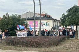 UŽIVO Počela šetnja pristalica SNS na Klisi, policija blokirala zborove na Klisanskom mostu