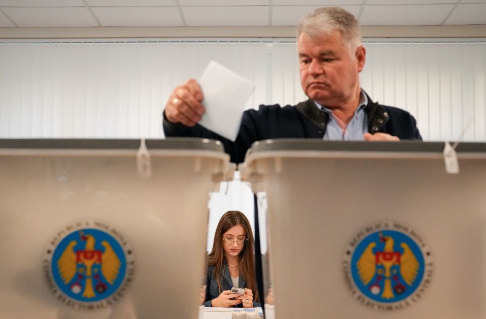 Moldavci se danas na izborima opredeljuju: Nastavak zbližavanja sa EU ili okretanje Rusiji