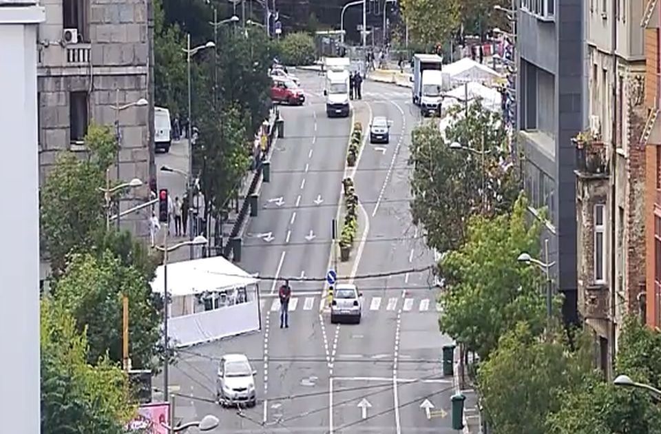 FOTO, VIDEO Proširilo se "Vučićevo utvrđenje": Ćacilend šatori ispred RTS-a i Glavne pošte