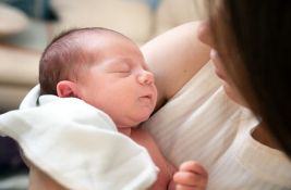 Zašto se ljudske bebe rađaju potpuno nemoćne?