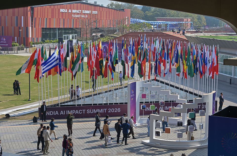 Vučić stigao u Nju Delhi na Samit o veštačkoj inteligenciji 