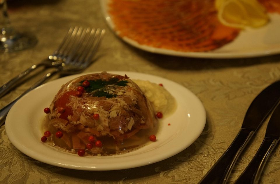 VIDEO: Recept Mare iz Zrenjanina za savršene pihtije