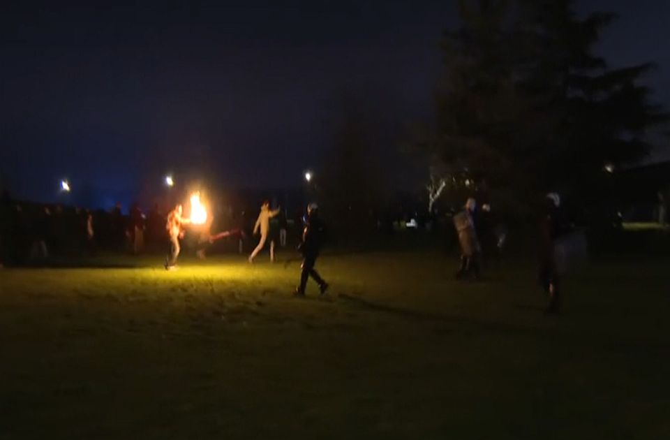 FOTO, VIDEO: Jake policijske snage u Beogradu, uhapšen jedan mladić; protesti u više gradova